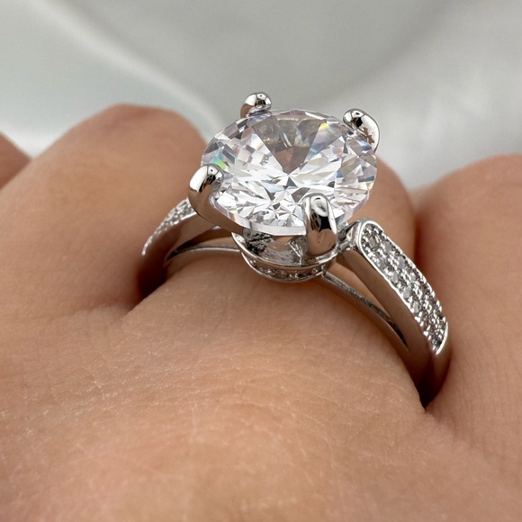 Silver Crystal Engagement-Style Ring – Sparkling Statement Jewelry - Picture 5 of 11